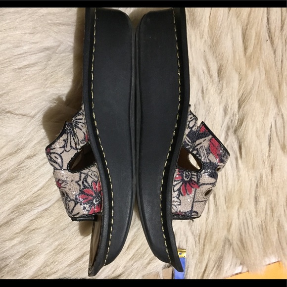 Alegria Shoes - LAST CHANCE TONIGHT! Alegria sz7.5 sandals